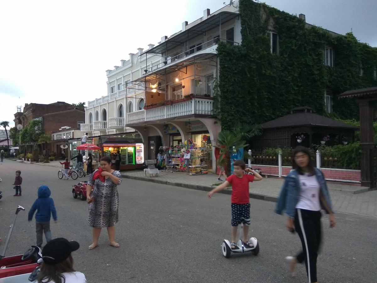 Sukhum City Mini Hotel Szuhumi Kültér fotó